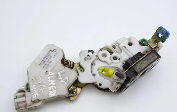 Nissan Almera Front door lock 8055389918