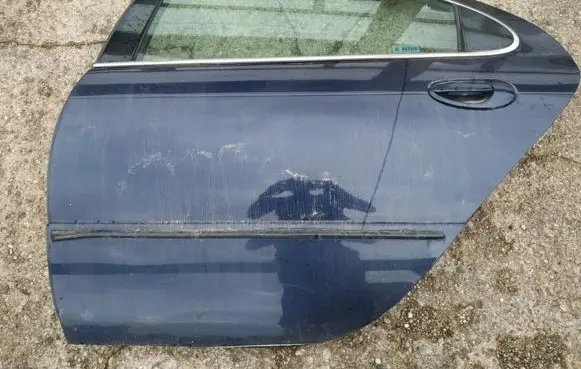 Chrysler 300M Rear door melynos