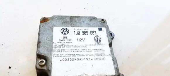 Volkswagen PASSAT B5 Airbag control unit/module 1J0909607 5WK4199