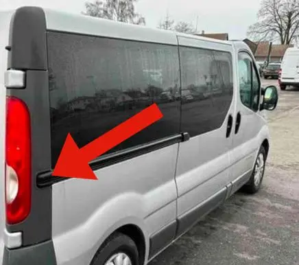 Opel Vivaro Sliding door rail trim 675627 59334