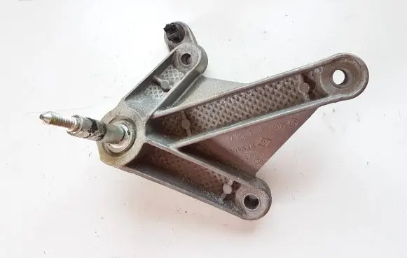 Nissan Note (E11) Gearbox mounting bracket 8200457080 8200046084