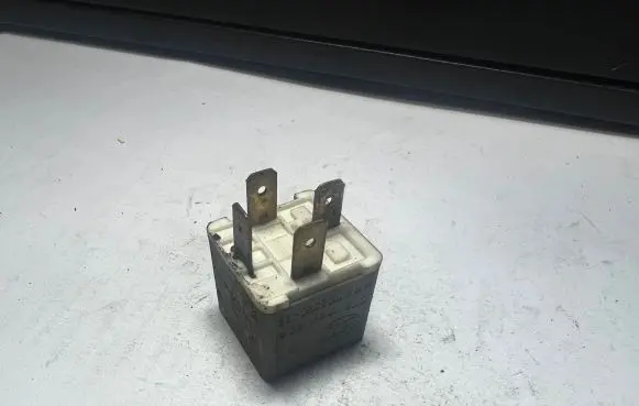 Audi A4 S4 B6 8E 8H Other relay 141951253B