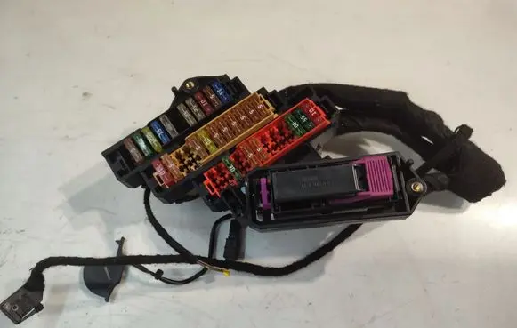 Audi Q7 4L Fuse module 4E0941817