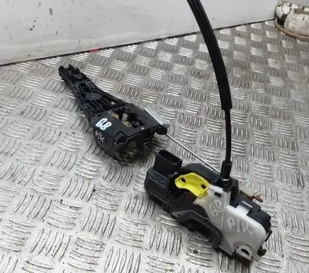 Opel Insignia A Front door lock