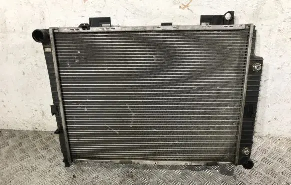 Mercedes-Benz E W210 Coolant radiator 2105003403 2105003303 2105001603