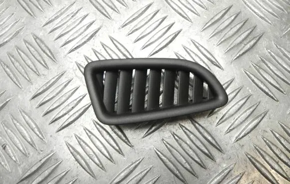 Rear air vent grill