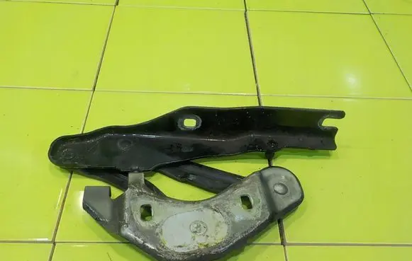 Audi A1 Engine bonnet/hood hinges PRZOD
