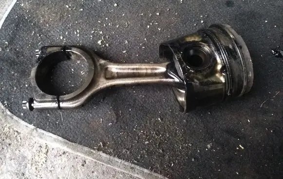 Ford Fiesta Piston with connecting rod P141