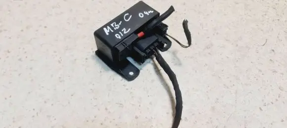 Mercedes-Benz C W203 Glow plug pre-heat relay