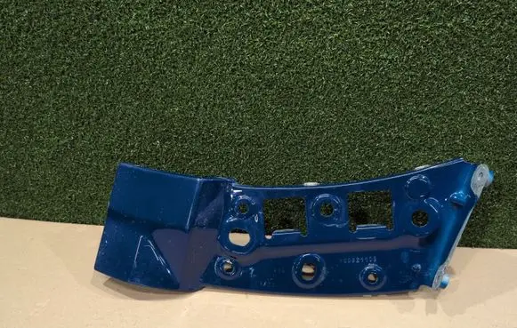 Man TGE 1gen Fender mounting bracket 7C0821109B 7C0821109