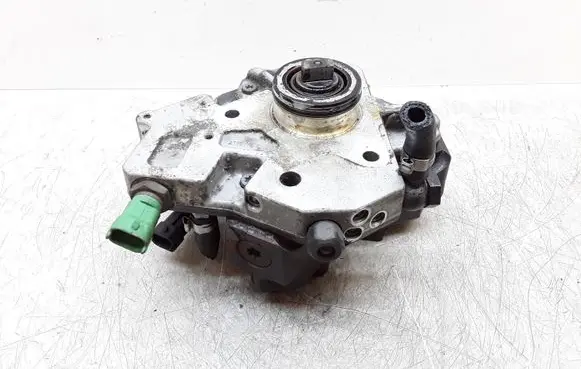 Volvo XC70 Fuel injection high pressure pump 0445010111 30756125