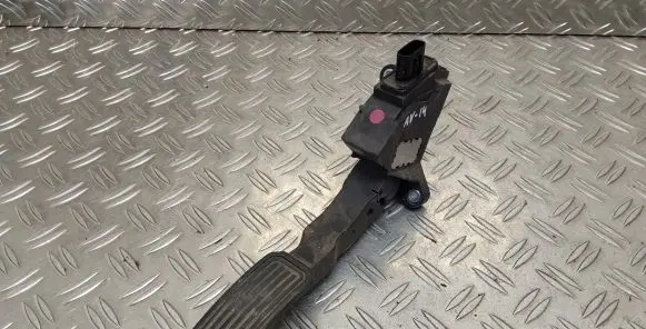Toyota Avensis T270 Accelerator throttle pedal 7811002022