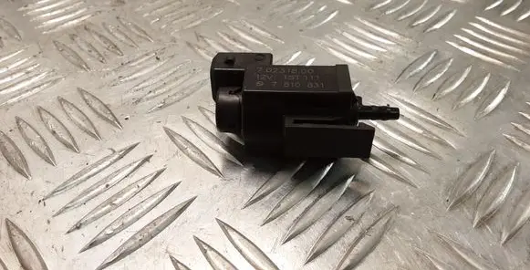 BMW 5 F10 F11 Vacuum valve 70231800 7810831