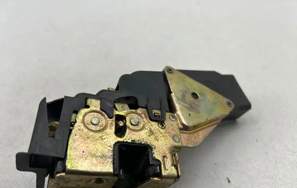 Mitsubishi Space Star Front door lock