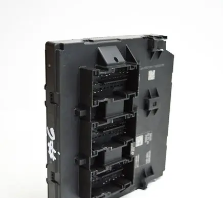 Volkswagen PASSAT B7 Central body control module 3AA937087