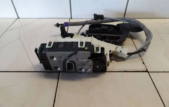 Mercedes-Benz ML W166 Front door lock A1667200435