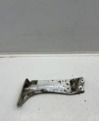 Fender mounting bracket