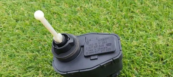 Audi 80 90 B3 Headlight level adjustment motor 8A0941295