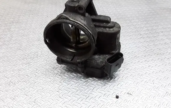 Volkswagen Caddy Throttle valve 03G128063M