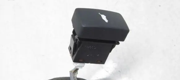 Honda CR-V Tailgate opening switch 