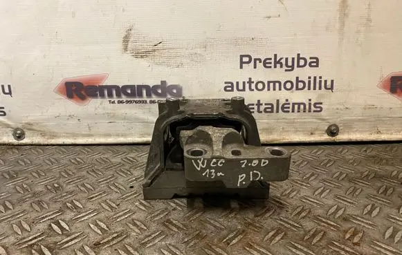 Volkswagen PASSAT CC Engine mount bracket 1K0199262