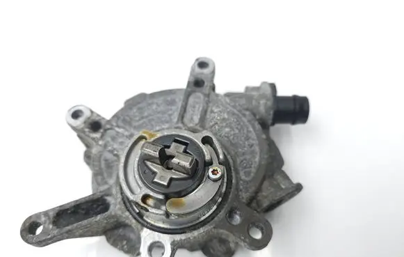 Mercedes-Benz SL AMG R231 Water pump A1570101600 0023889