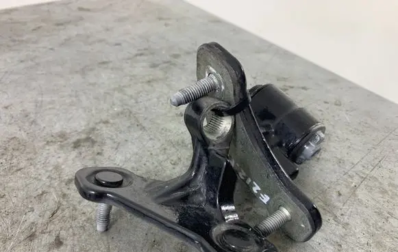 Mercedes-Benz E W212 Front door upper hinge