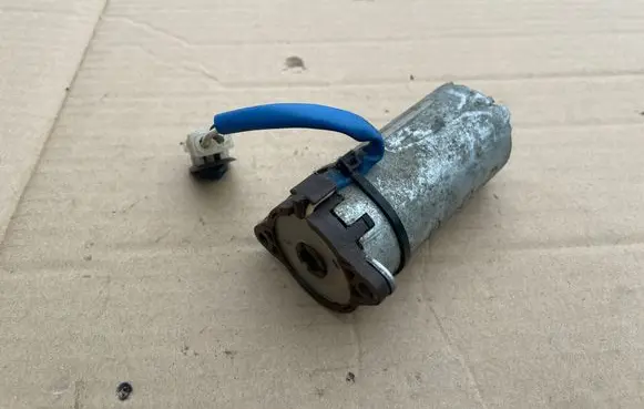 BMW 3 E46 Seat adjustment motor 1137301 12V500020