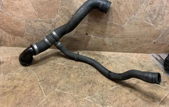 Mercedes-Benz SL R230 Engine coolant pipe/hose A2305011982