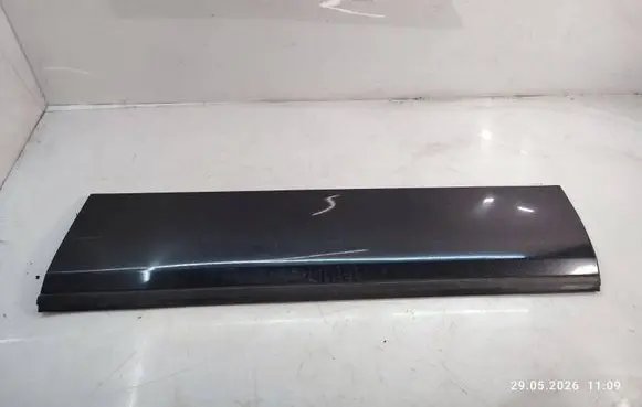 Land Rover Range Rover L322 Front door trim (molding) 8263896