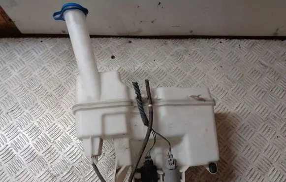 Peugeot 108 Windshield washer fluid reservoir/tank