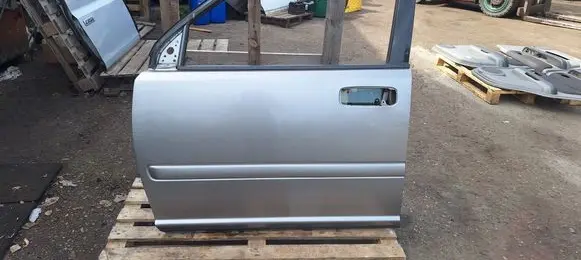 Nissan X-Trail T30 Front door