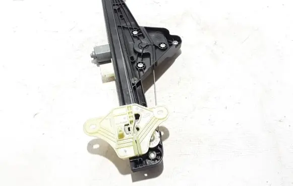 Front window lifting mechanism without motor