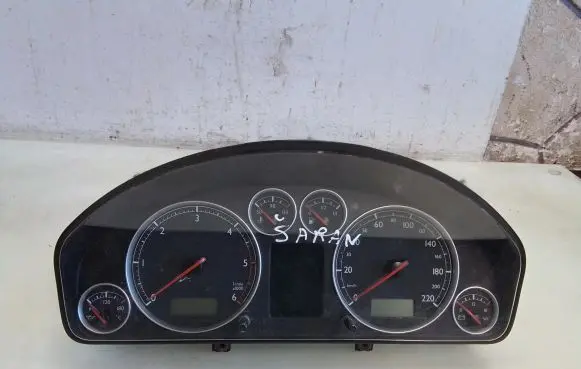 Volkswagen Sharan Speedometer (instrument cluster) 88311300