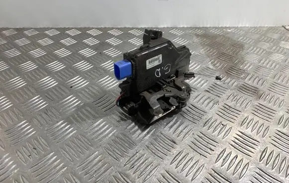 Volkswagen Golf VI Rear door lock 7L0839015D
