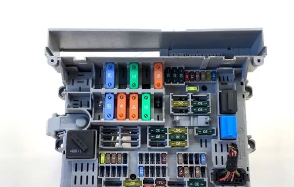 BMW 3 E90 E91 Fuse box set 6906624