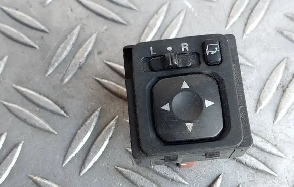 Mitsubishi Grandis Wing mirror switch 183569