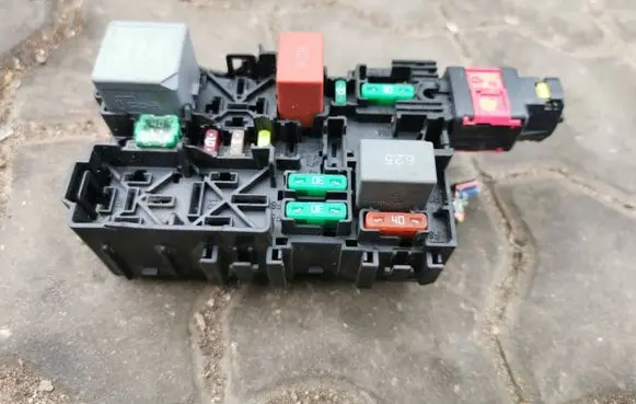 Citroen Berlingo Fuse box set 9812661980