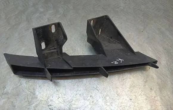 Audi Q7 4L Front bumper mounting bracket 4L0807333