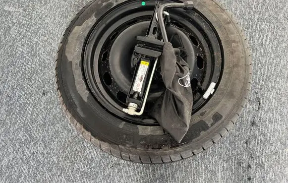 Ford Transit Courier Tool set 