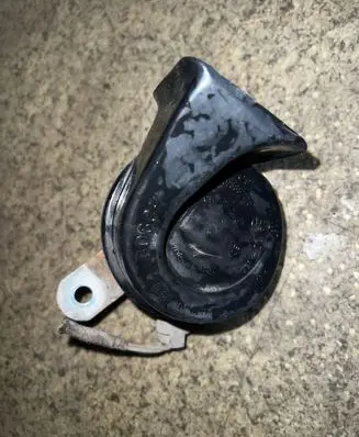 BMW 5 E39 Horn signal 703881157