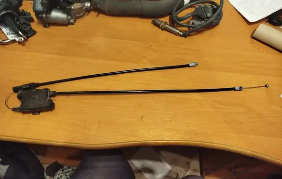 Engine bonnet/hood lock release cable