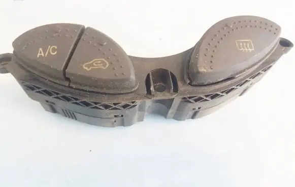 Ford Focus Windscreen/window heater switch 98ag19a945bg