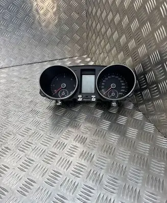 Speedometer (instrument cluster)