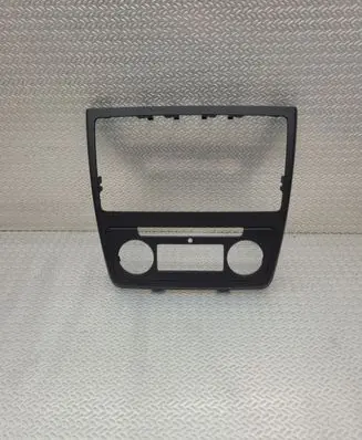 Skoda Yeti (5L) Radio/GPS head unit trim 5L0858069H
