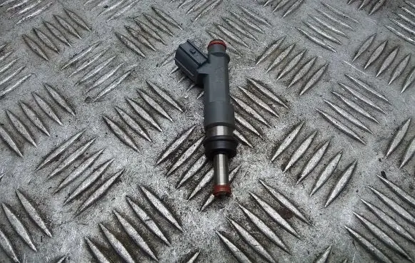 Toyota C-HR I Fuel injector 232500T110