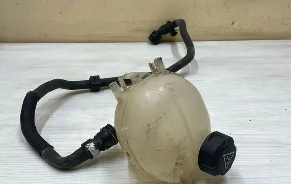 Peugeot 2008 II Coolant expansion tank/reservoir 9824198680 9884316180