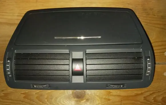 Skoda Octavia Mk2 (1Z) Dash center air vent grill 1Z0820951