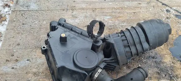 Oil filter mounting bracket