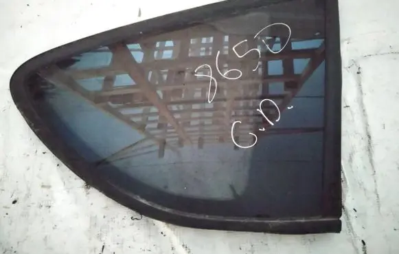 Subaru B9 Tribeca Rear side window